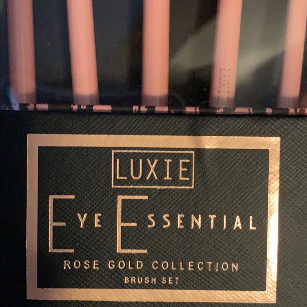 Luxie cruelty free, rose gold eye brushes